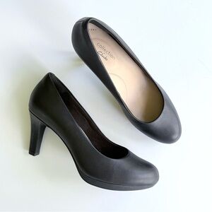 NWOB Clarks Collection Adriel Viola Black Leather Heels / Pumps Size 8